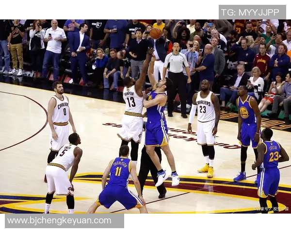 2016年NBA总决赛第七场勇士与骑士的巅峰对决回顾与精彩瞬间分析