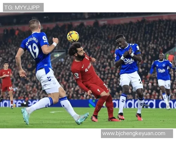 伯恩利与莱切斯特激战成平局双方各取一分的精彩对决分析